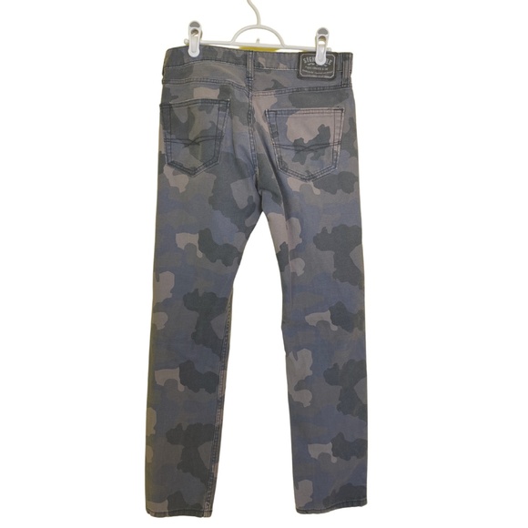 Levi's Camo Slim Jeans - Picture 2 of 3